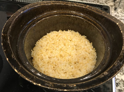 土鍋で炊けた美味しそうな玄米